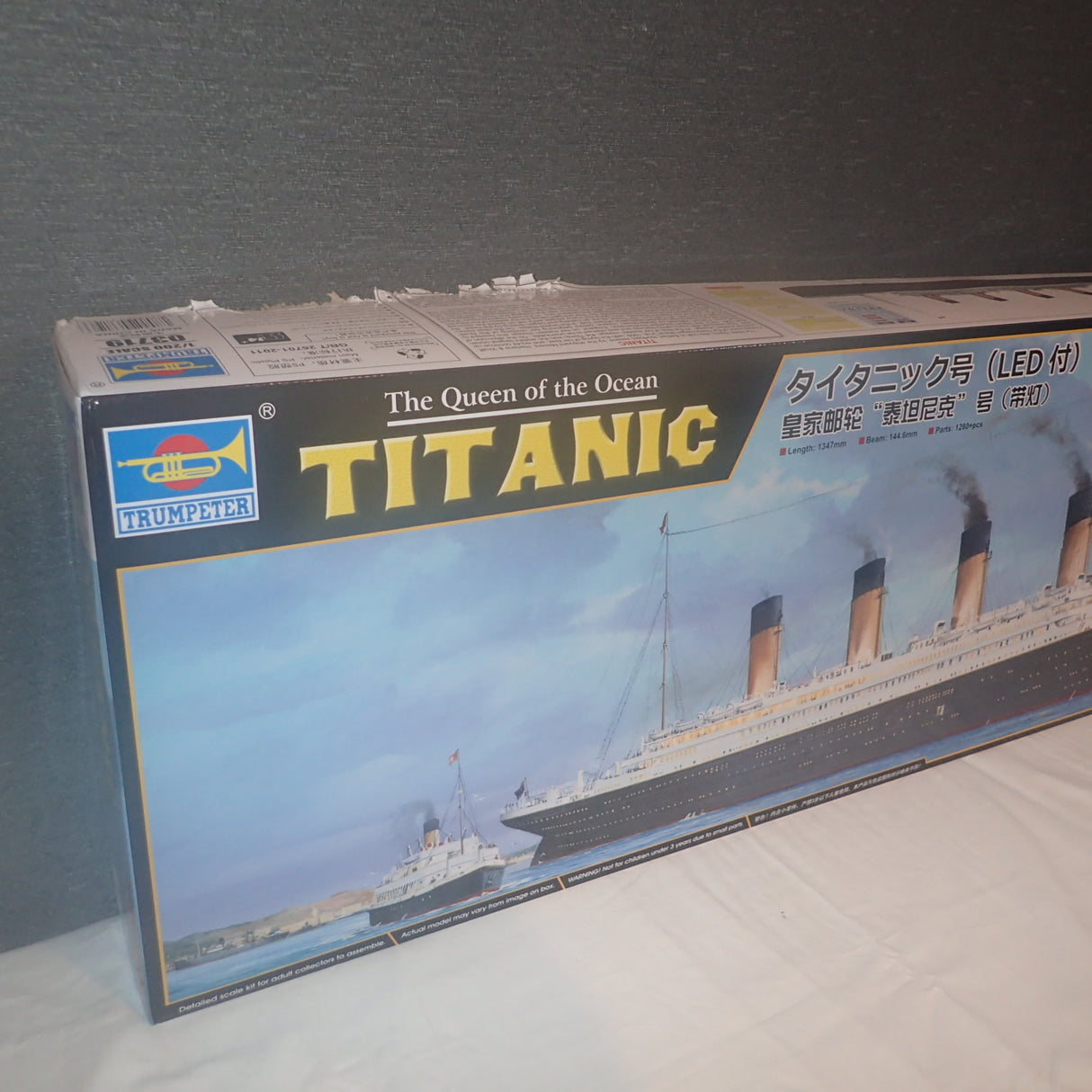 Trumpeter TR03719 - 1/200 Titanic (w/ LED Light Set) Plastic Model Kit