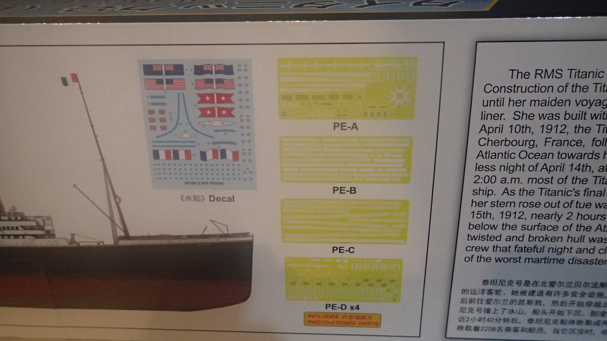 Trumpeter TR03719 - 1/200 Titanic (w/ LED Light Set) Plastic Model Kit