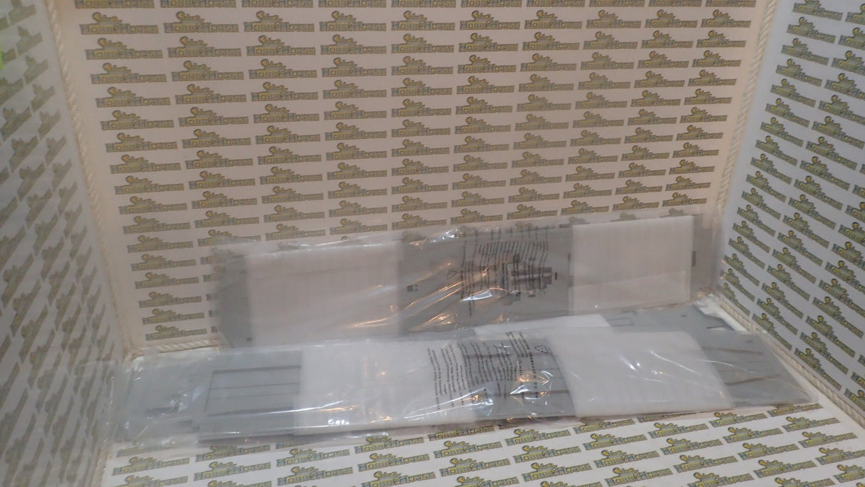 Trumpeter TR03719 - 1/200 Titanic (w/ LED Light Set) Plastic Model Kit