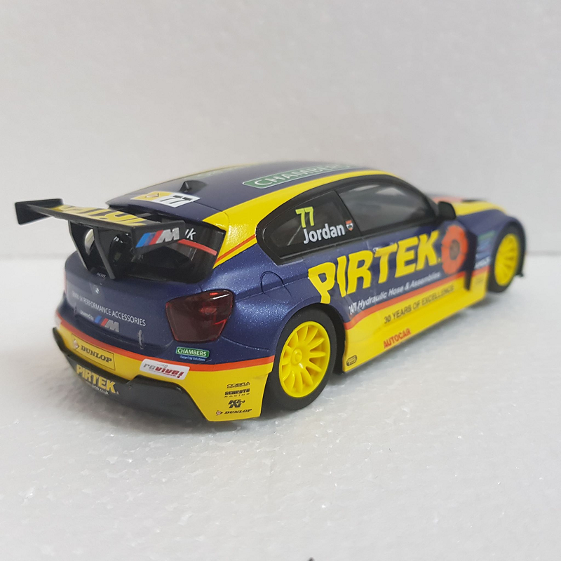 Scalextric - 1/32 Scale - BMW 125 Series 1 BTCC British Touring Car Championship 2018 #77 Slot Car #C4018