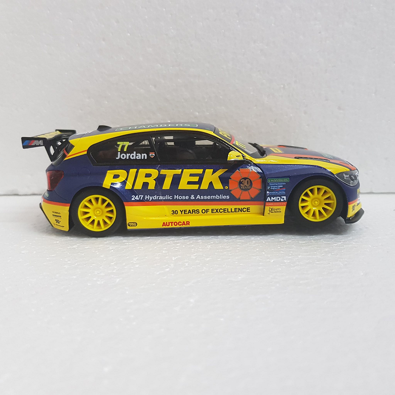 Scalextric - 1/32 Scale - BMW 125 Series 1 BTCC British Touring Car Championship 2018 #77 Slot Car #C4018
