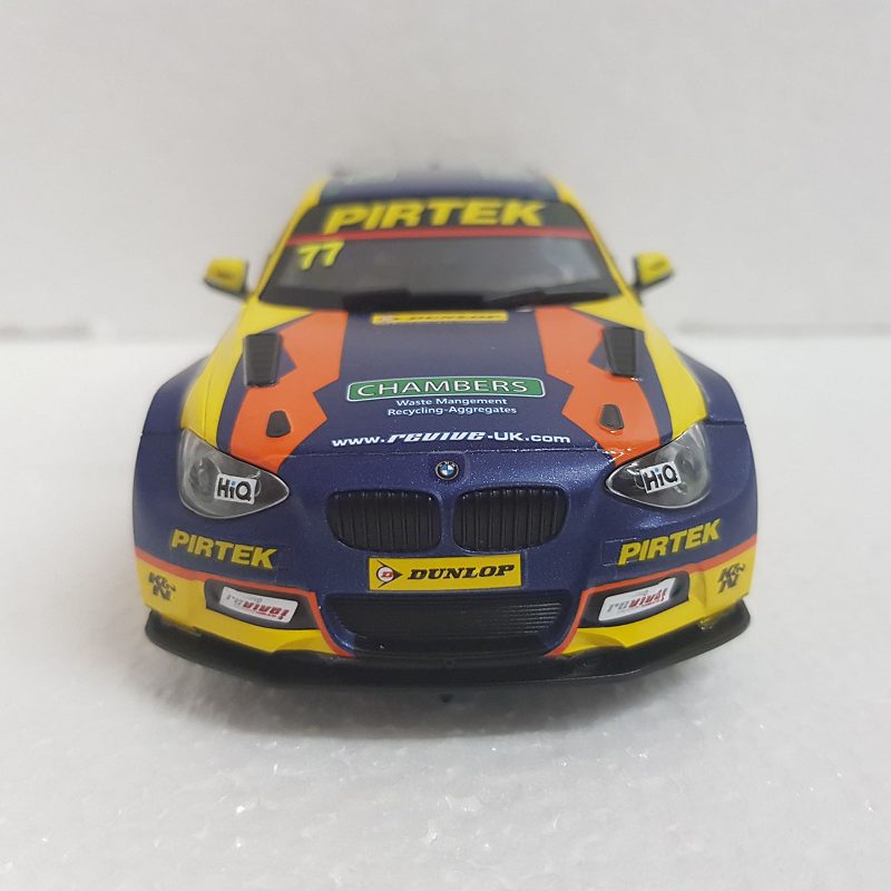 Scalextric - 1/32 Scale - BMW 125 Series 1 BTCC British Touring Car Championship 2018 #77 Slot Car #C4018