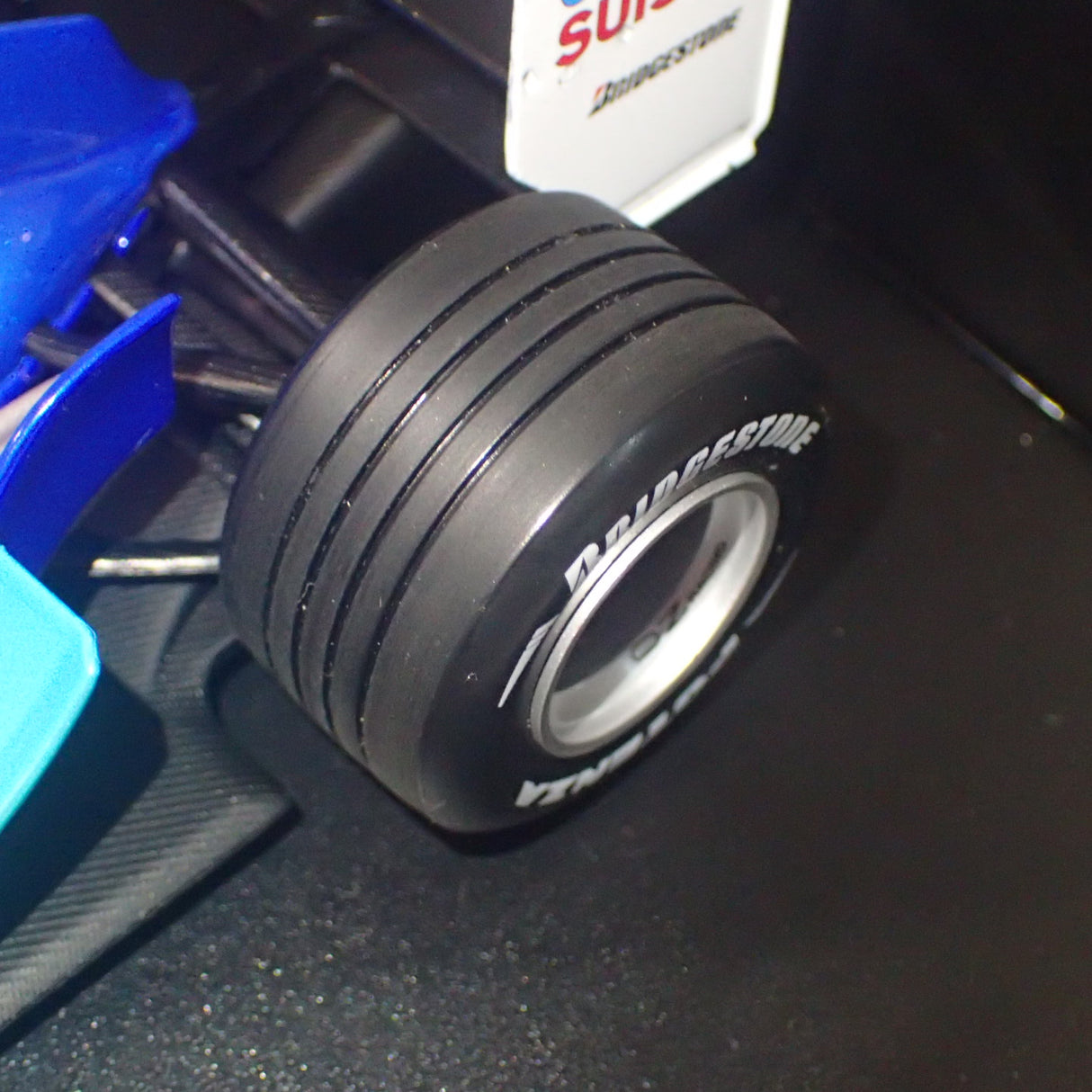 MINICHAMPS 100 040012 1/18 SCALE SAUBER PETRONAS C23 F.MASSA 2004