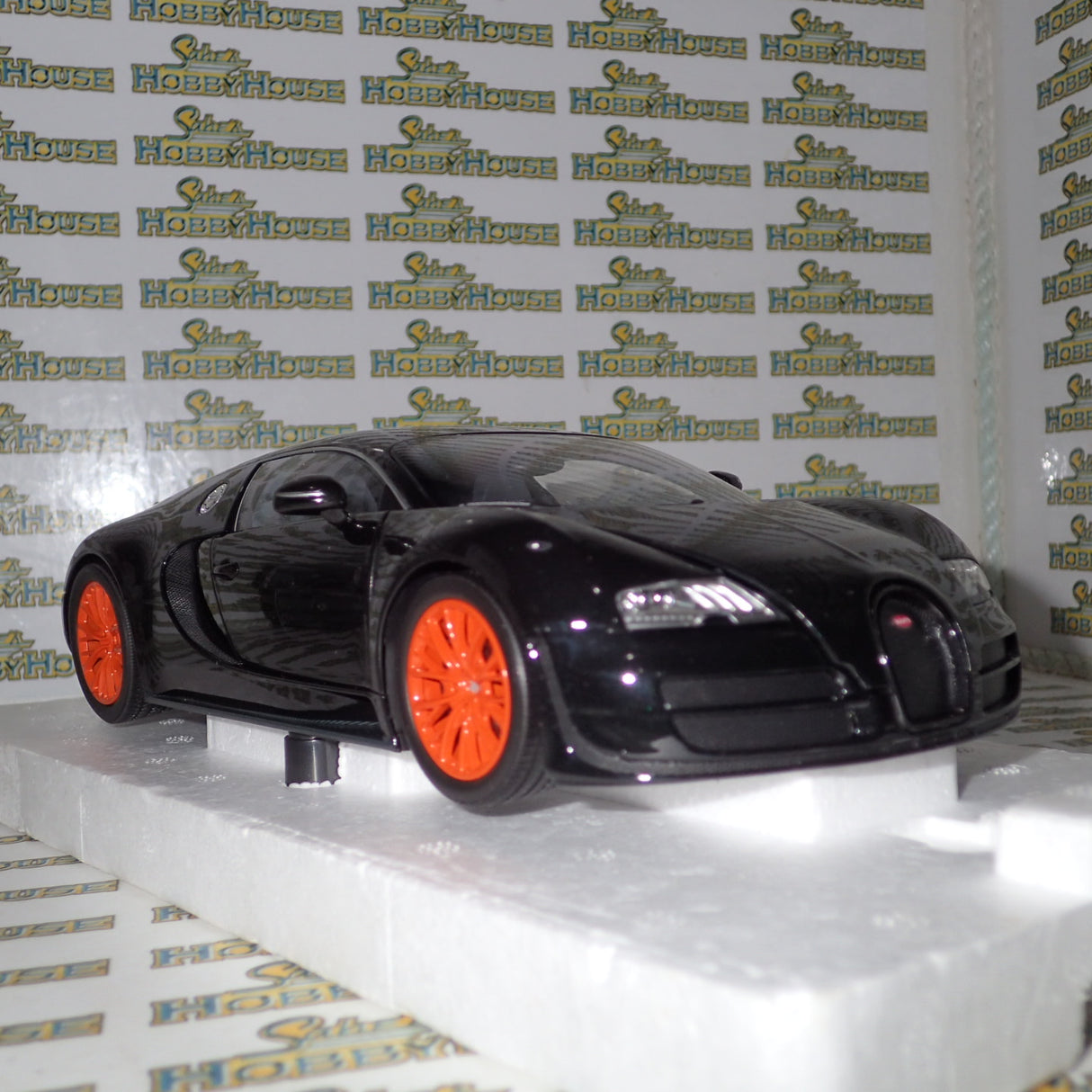 Minichamps 100 110842 - 1/18 Scale Bugatti Veyron Super Sport 2010 in Black Metallic with Orange Rims Diecast Scale Model Replica