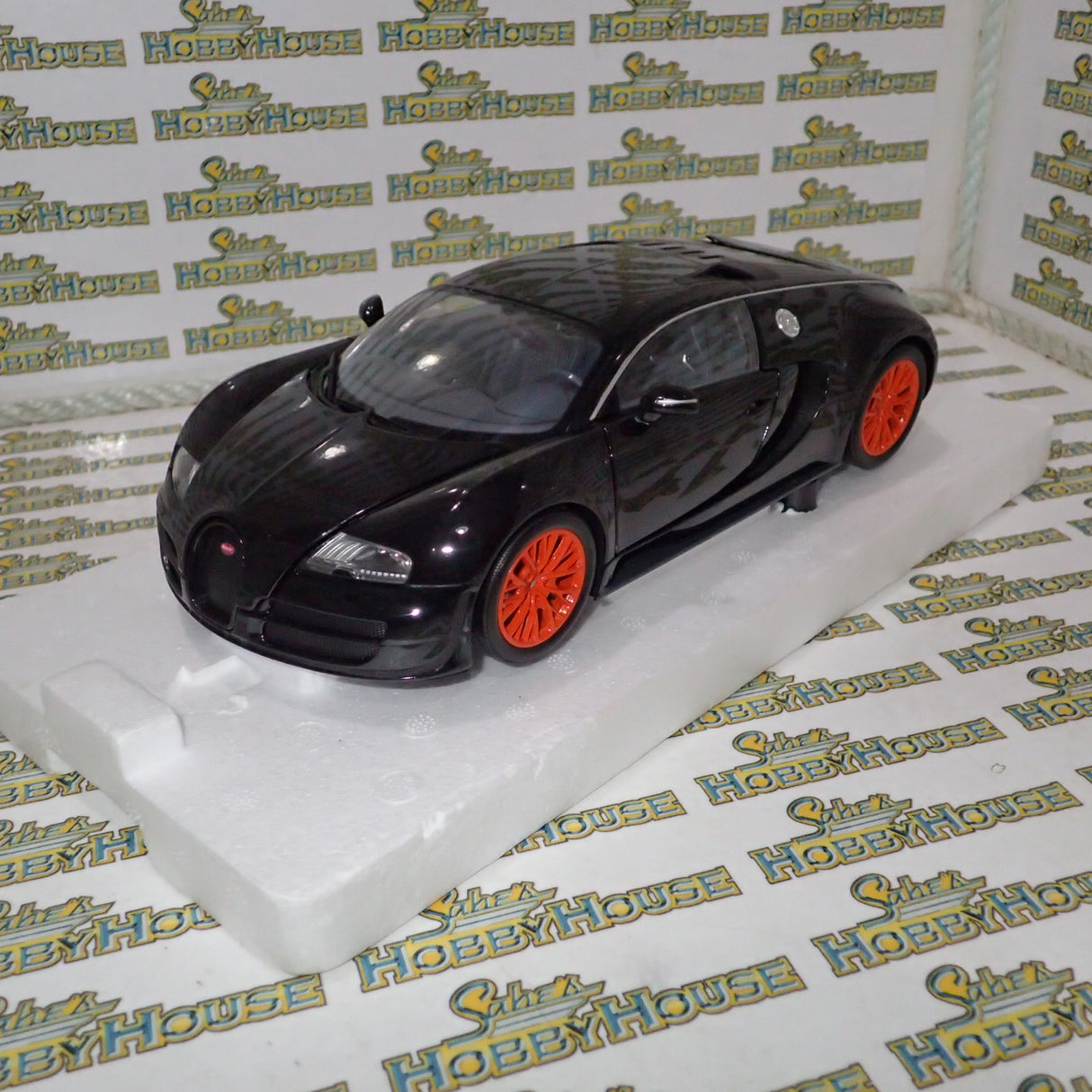 Minichamps 100 110842 - 1/18 Scale Bugatti Veyron Super Sport 2010 in Black Metallic with Orange Rims Diecast Scale Model Replica