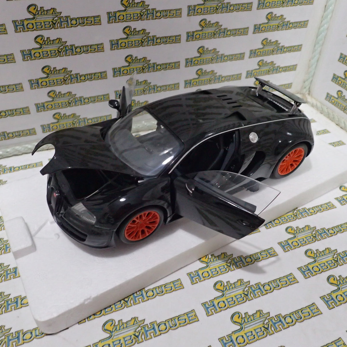 Minichamps 100 110842 - 1/18 Scale Bugatti Veyron Super Sport 2010 in Black Metallic with Orange Rims Diecast Scale Model Replica