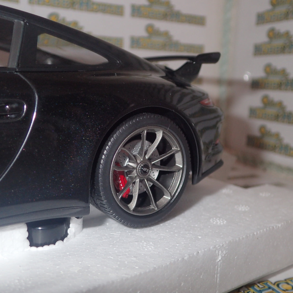 MINICHAMPS 100 062724 - 1/18 PORSCHE 911 GT3 2013 Black M. to 300 units worldwide