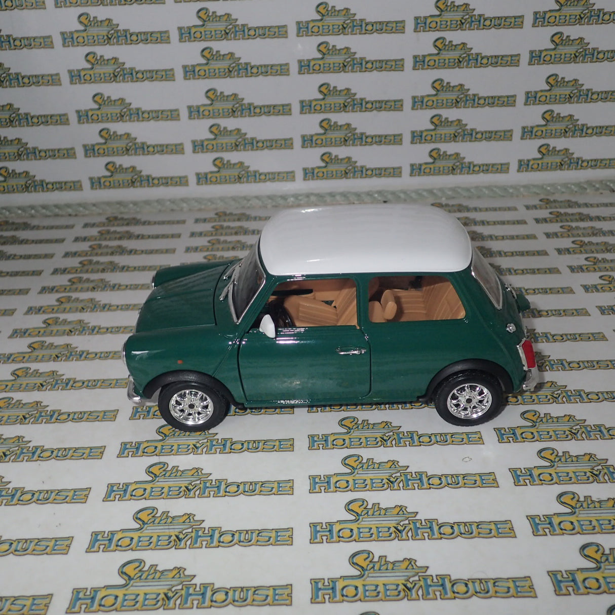 Bburago Gold 12036 - 1/18 1969 Mini Cooper Diecast Model Replica
