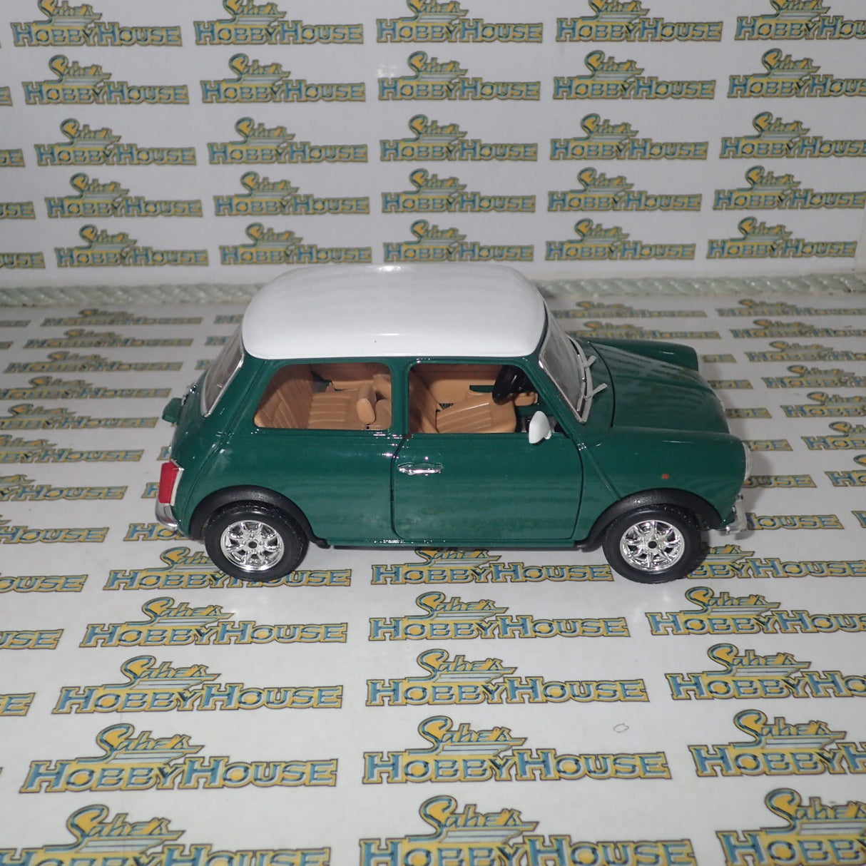 Bburago Gold 12036 - 1/18 1969 Mini Cooper Diecast Model Replica
