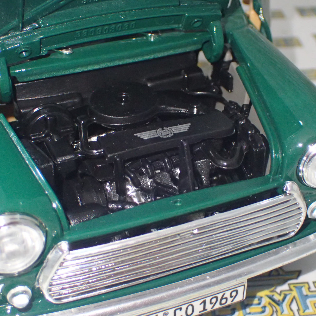 Bburago Gold 12036 - 1/18 1969 Mini Cooper Diecast Model Replica