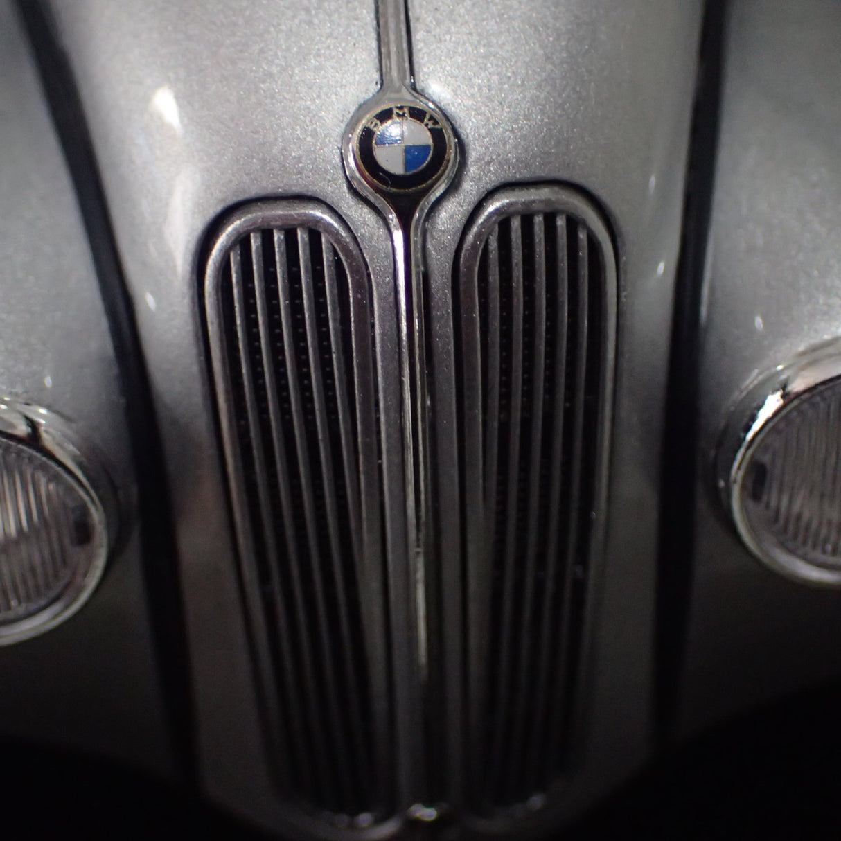 Minichamps 155 025030 - 1/18 Scale - 1936 BMW 328 in Silver Diecast Scale Model Replica