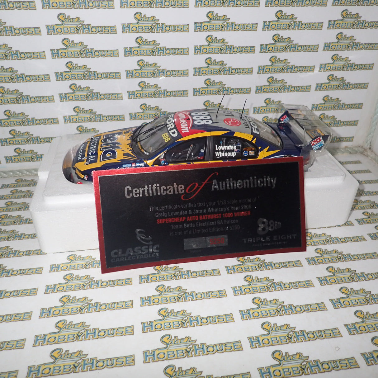 Classic Carlectables 18273 - 1:18 Ford BA Falcon 2006 Triple Eight Race Engineering Lowndes/Wincup Bathurst 1000
