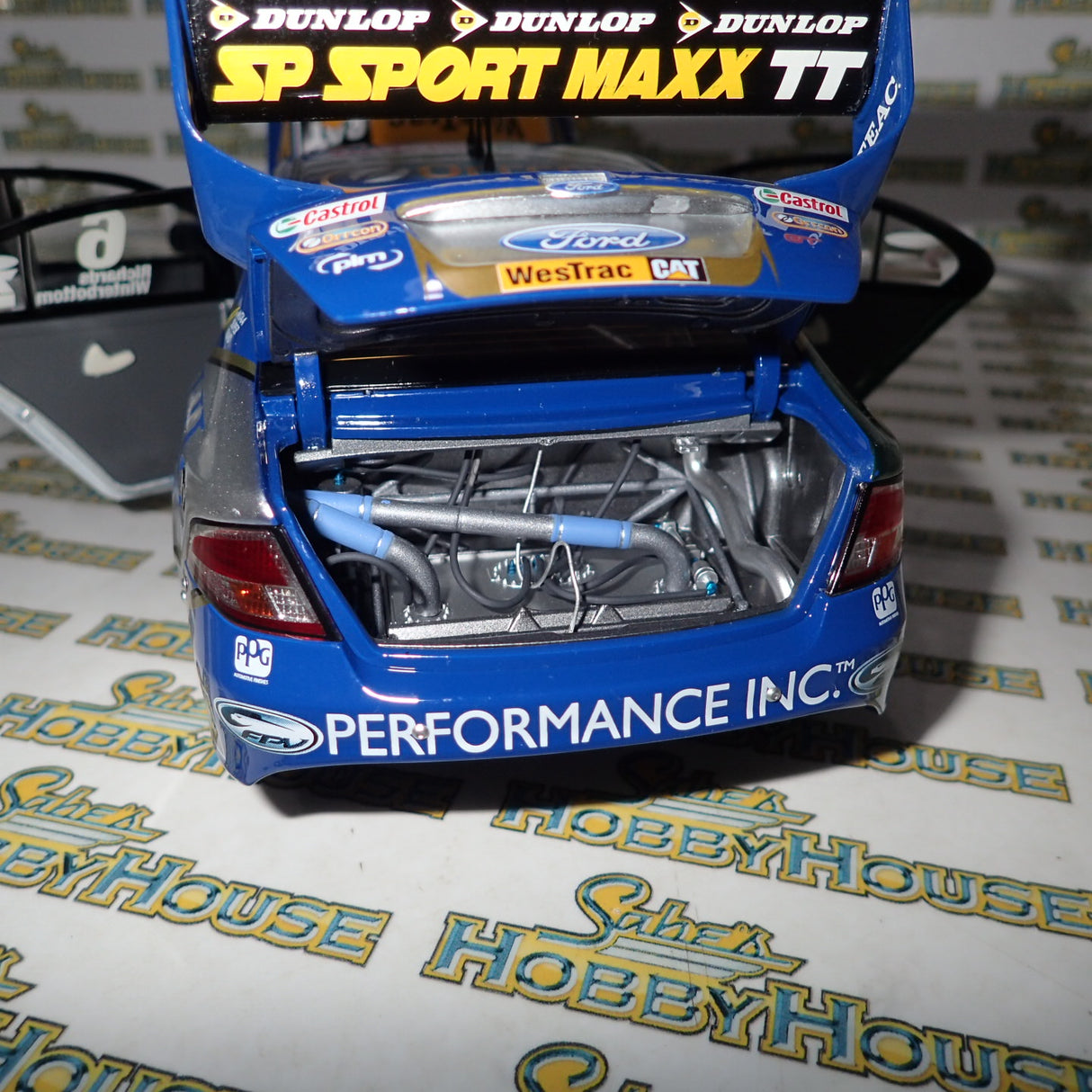 Classic Carlectables 18418 - 1:18 Ford FG Falcon 2009 Ford Performance Racing Winterbottom/Richards Bathurst 1000