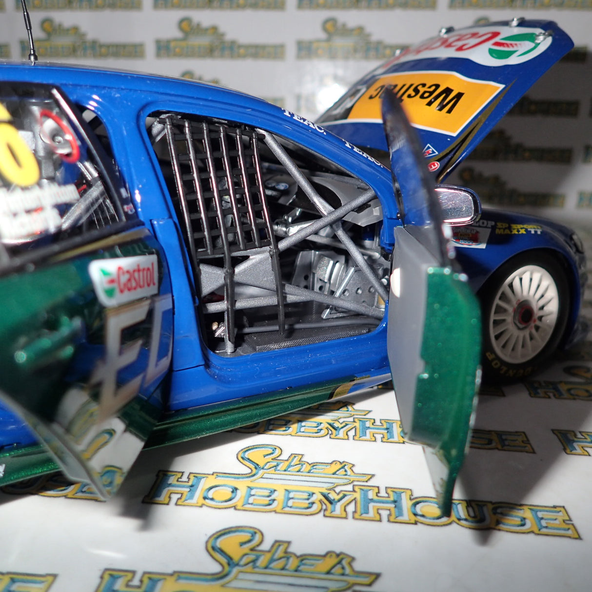 Classic Carlectables 18418 - 1:18 Ford FG Falcon 2009 Ford Performance Racing Winterbottom/Richards Bathurst 1000