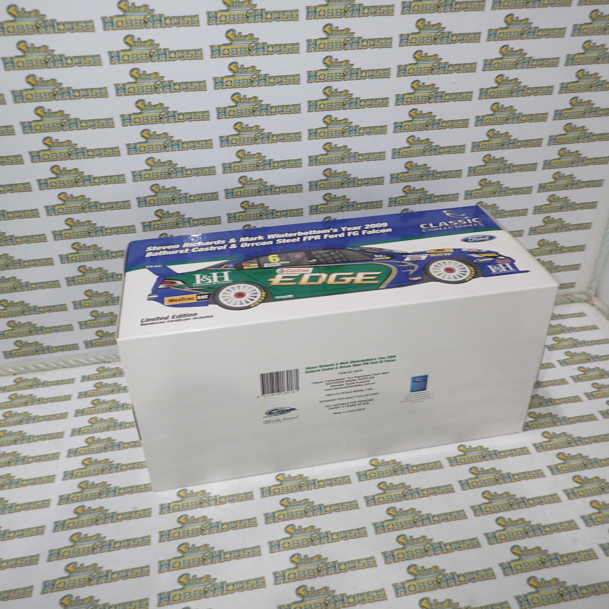 Classic Carlectables 18418 - 1:18 Ford FG Falcon 2009 Ford Performance Racing Winterbottom/Richards Bathurst 1000