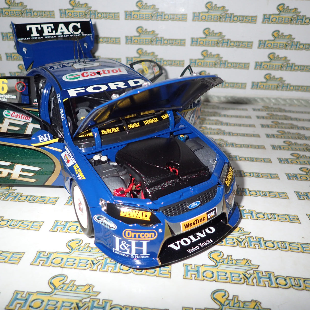 Classic Carlectables 18418 - 1:18 Ford FG Falcon 2009 Ford Performance Racing Winterbottom/Richards Bathurst 1000