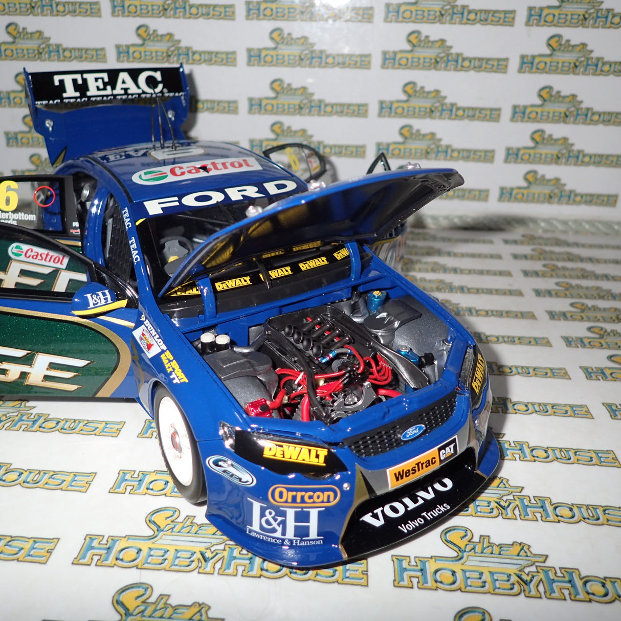 Classic Carlectables 18418 - 1:18 Ford FG Falcon 2009 Ford Performance Racing Winterbottom/Richards Bathurst 1000
