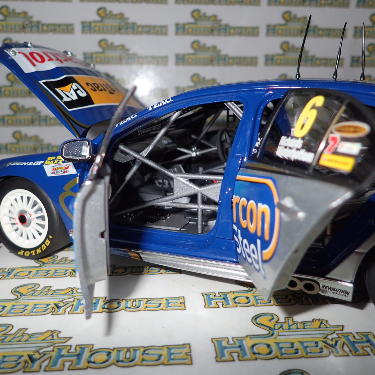 Classic Carlectables 18418 - 1:18 Ford FG Falcon 2009 Ford Performance Racing Winterbottom/Richards Bathurst 1000