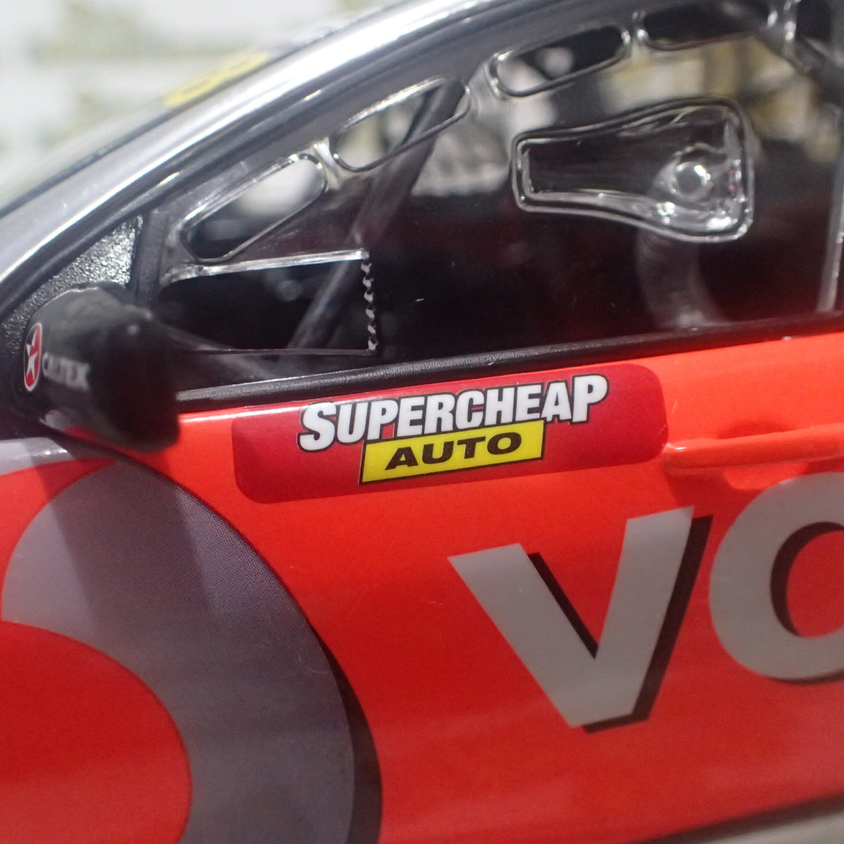 Classic Carlectables 18490 - 1/18 Scale - Mark Skaifes Final V8 Supercar Race 2011 Team Vodafone Holden VE Commodore Diecast Scale Model Replica