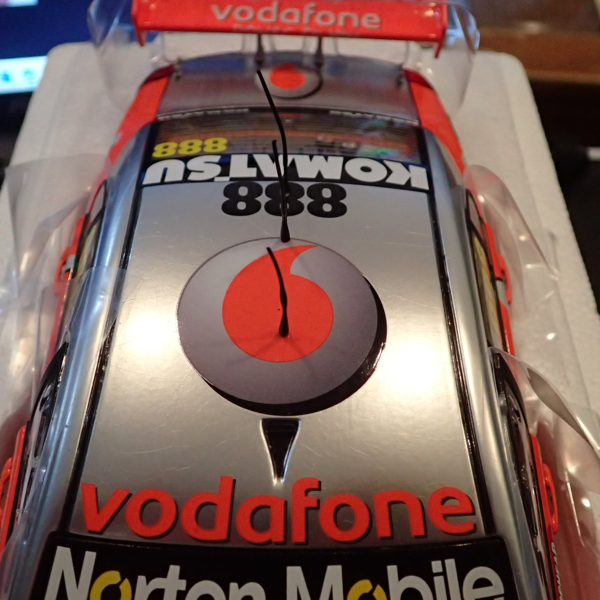 Classic Carlectables 18490 - 1/18 Scale - Mark Skaifes Final V8 Supercar Race 2011 Team Vodafone Holden VE Commodore Diecast Scale Model Replica