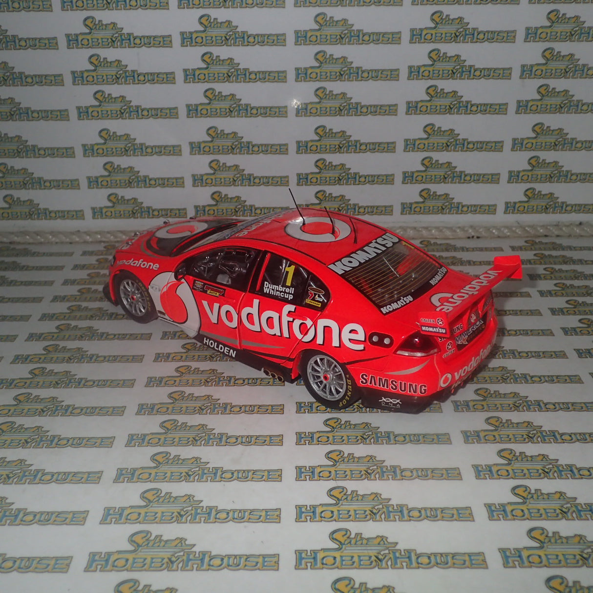 CLASSIC CARLECTABLES 18517 – 1/18 Holden VE Commodore 2012 TeamVodafone Whincup/Dumbrell Bathurst 1000 Winner
