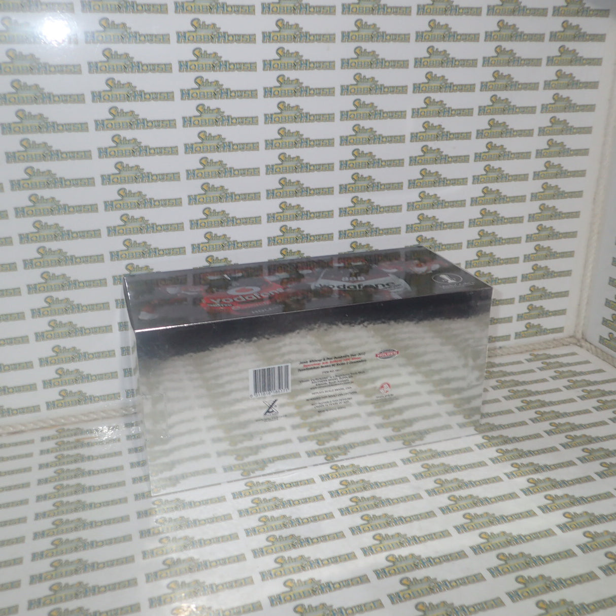 CLASSIC CARLECTABLES 18517 – 1/18 Holden VE Commodore 2012 TeamVodafone Whincup/Dumbrell Bathurst 1000 Winner