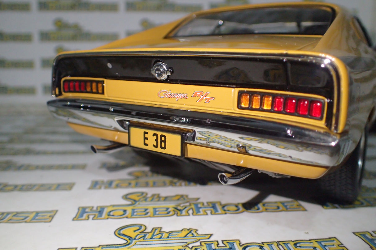 Classic Carlectables 18524 - 1:18 Chrysler VH Valiant E38 R/T Charger Hot Mustard "Small Tank" Die-cast Replica
