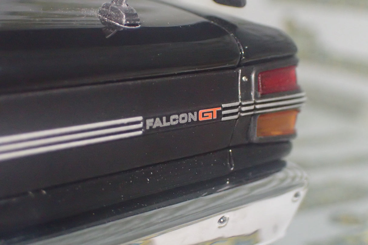 CLASSIC CARLECTABLES 18529 - 1:18 SCALE FORD GT-HO SUPER FALCON GLOSS BLACK DIECAST REPLICA