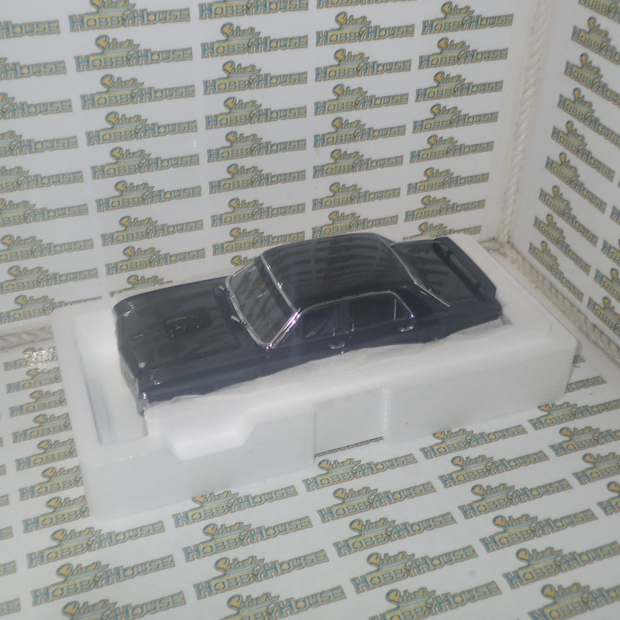 CLASSIC CARLECTABLES 18529 - 1:18 SCALE FORD GT-HO SUPER FALCON GLOSS BLACK DIECAST REPLICA