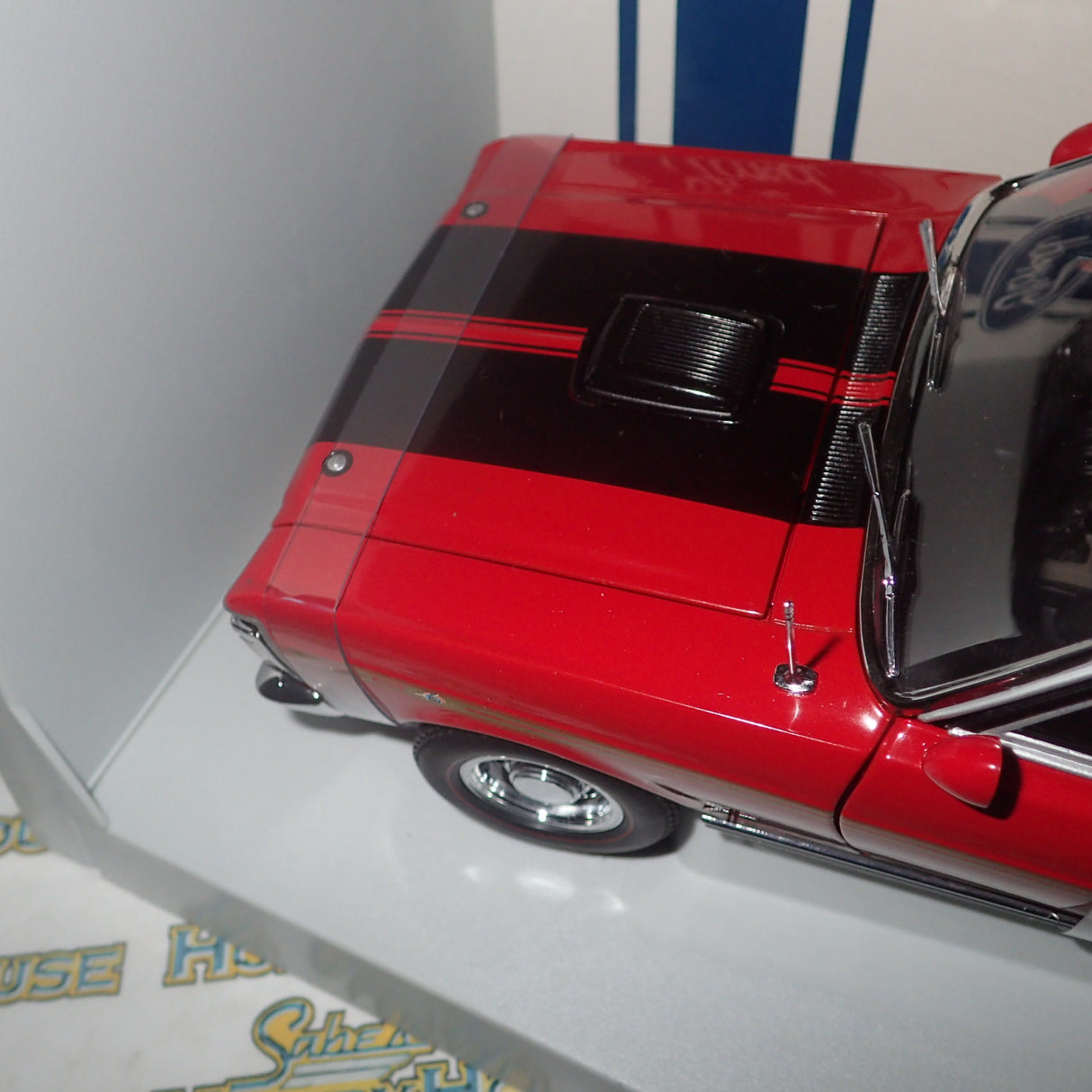 Biante 22721 - 1:18 FORD XY FALCON GTHO TRACK RED Die-Cast Replica