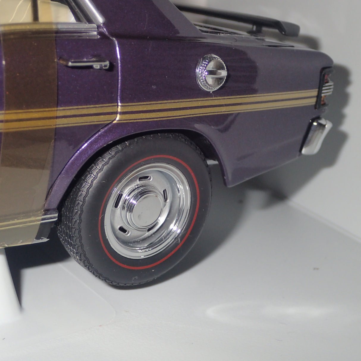 Biante 22726 - 1:18 XY Falcon GTHO - Wild Violet Die-Cast Replica