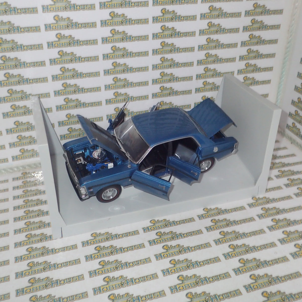 Biante 22732 - 1:18 Ford Falcon XW GTHO Phase 2 Starlight Blue Die-Cast Replica