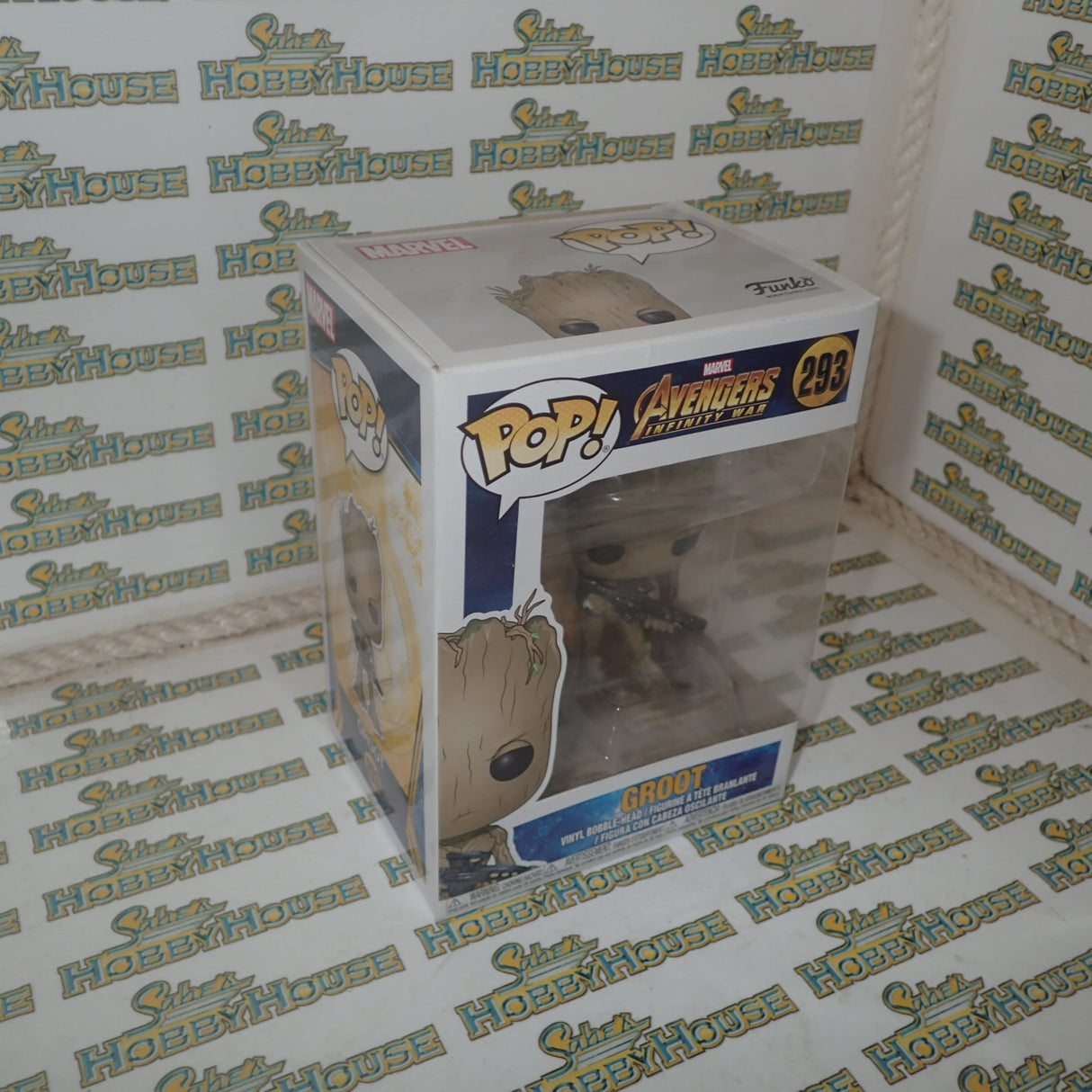 Funko 26904 – Avengers Infinity War – No.293 Teen Groot with Gun Pop Vinyl