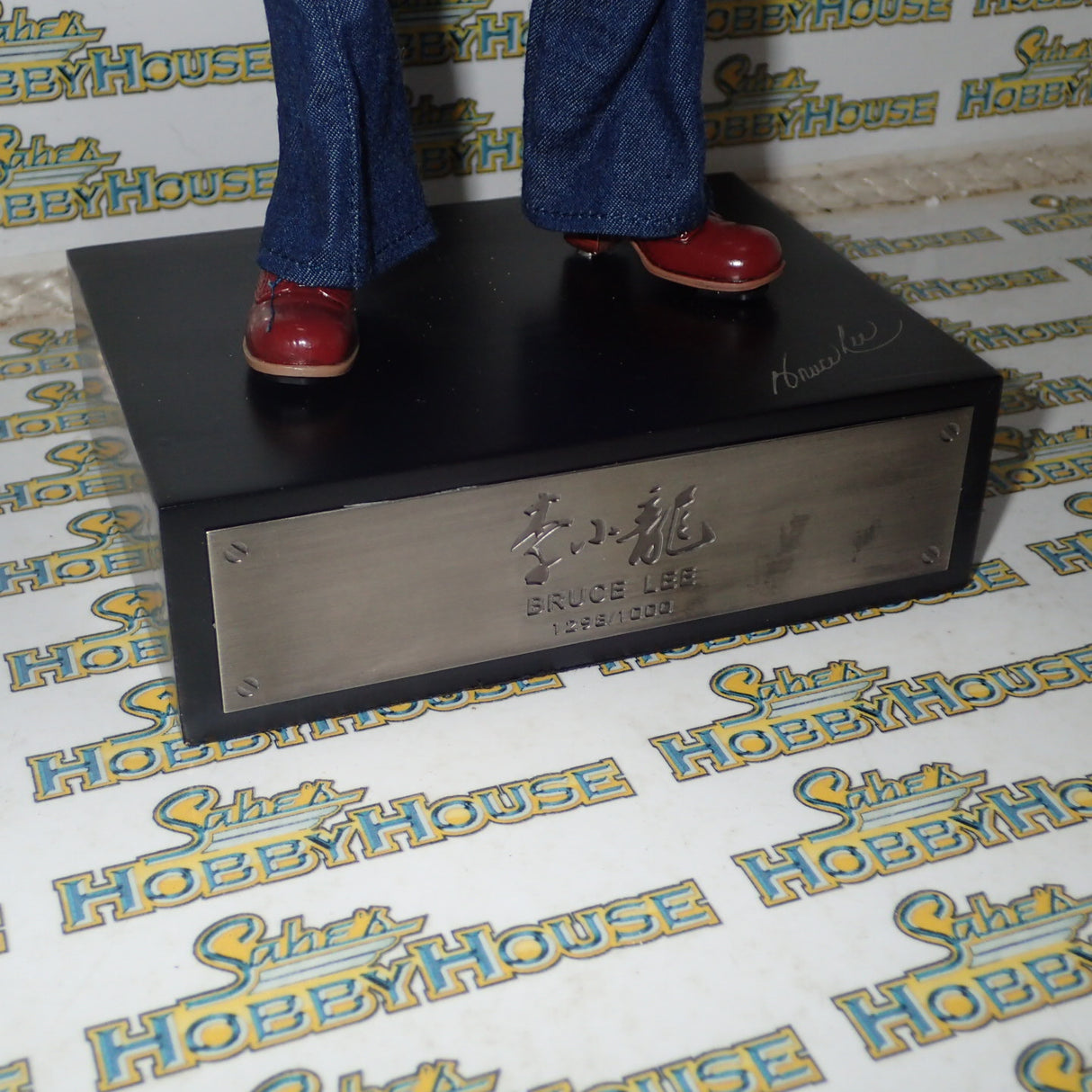Enterbay 280873 - Black Label BL-1 1/6 Scale Bruce Lee Statue