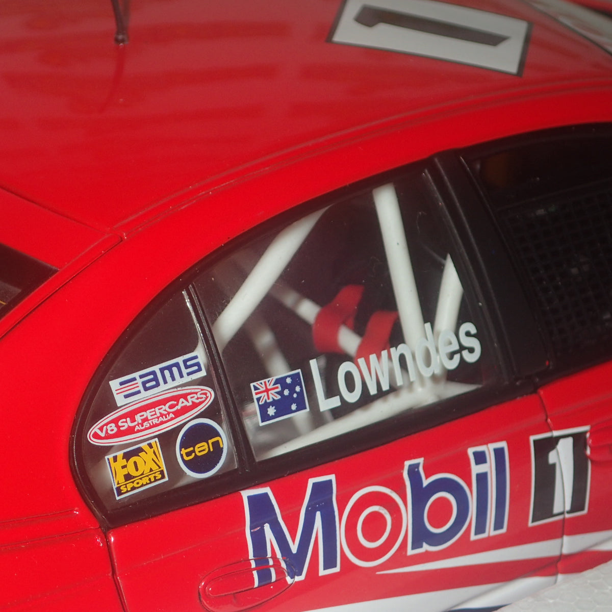 Biante AUTOart 2812071 – 2 X 1/18 models of the Craig Lowndes & Craig Lowndes/Mark Skaife Bathurst Shell Series Farewell Set Scale Model Replicas.