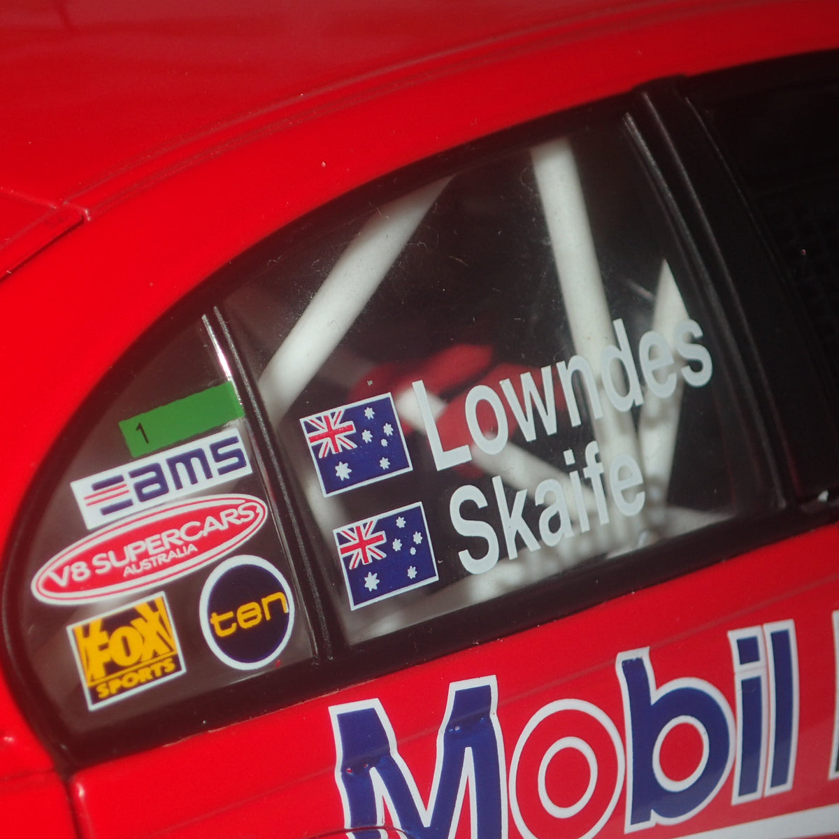 Biante AUTOart 2812071 – 2 X 1/18 models of the Craig Lowndes & Craig Lowndes/Mark Skaife Bathurst Shell Series Farewell Set Scale Model Replicas.