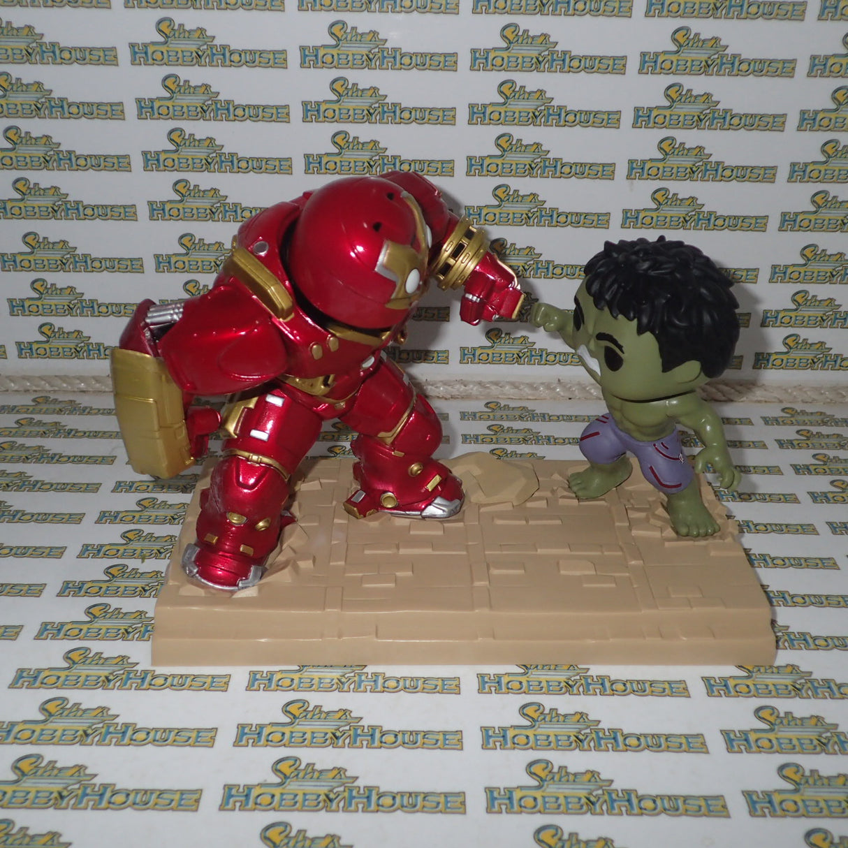 Funko 31269 – Marvel Studios: The First Ten Years – Hulkbuster VS. Hulk Pop! 2018 Fall Convention Exclusive Limited Edition Vinyl Figure