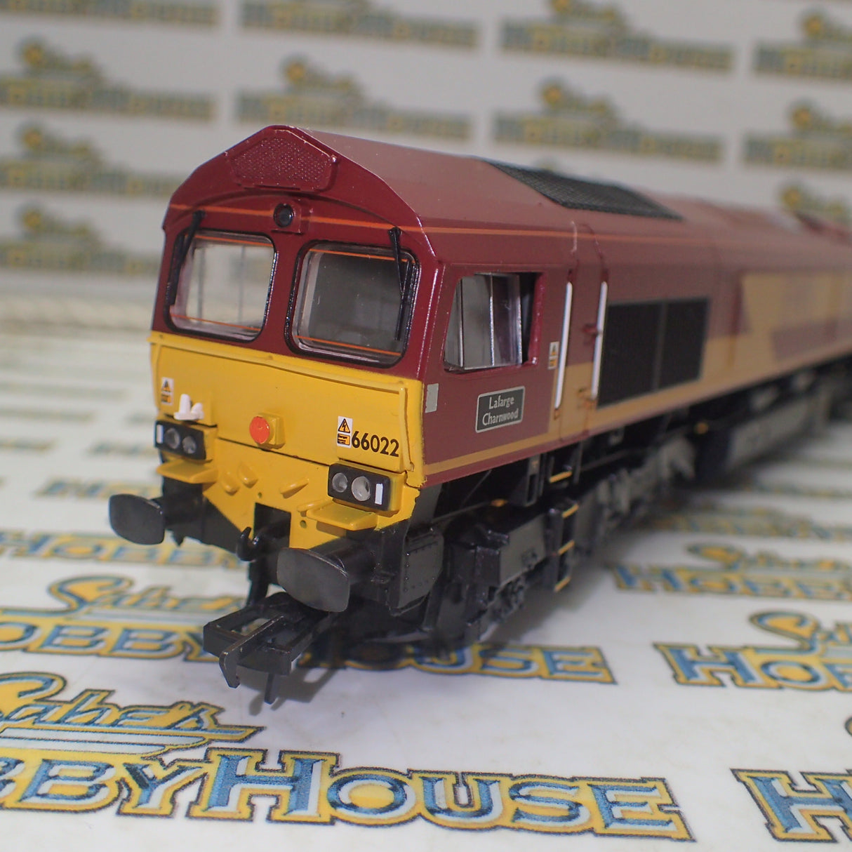 Bachmann Branchline 32-725DS - HO/00 Class 66 66022 'Lafarge Charnwood' in EWS Livery (DCC Sound Fitted) DCC fitted, with sound