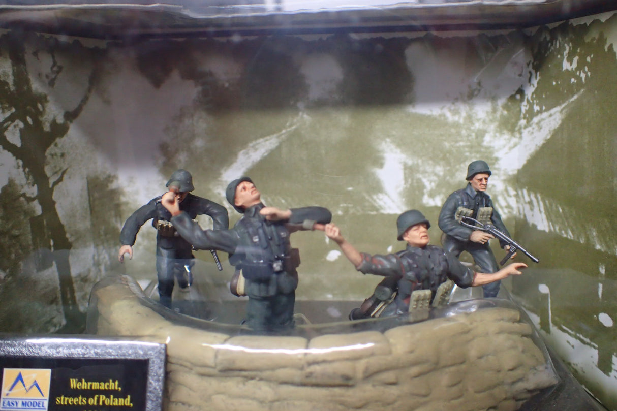 Easy Model - 33603 Battlefront Action Warriors in Combat Series - 1/35 Scale - Wehrmacht, streets of Poland Assembled Model Figures