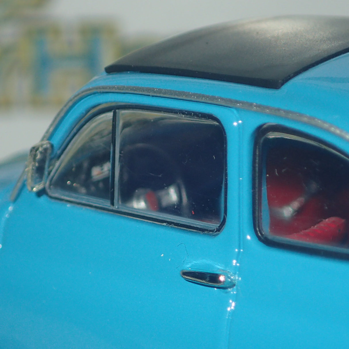 Minichamps 400 121601 - 1/43 Scale Fiat 500 1965 Blue Diecast Scale Model Replica