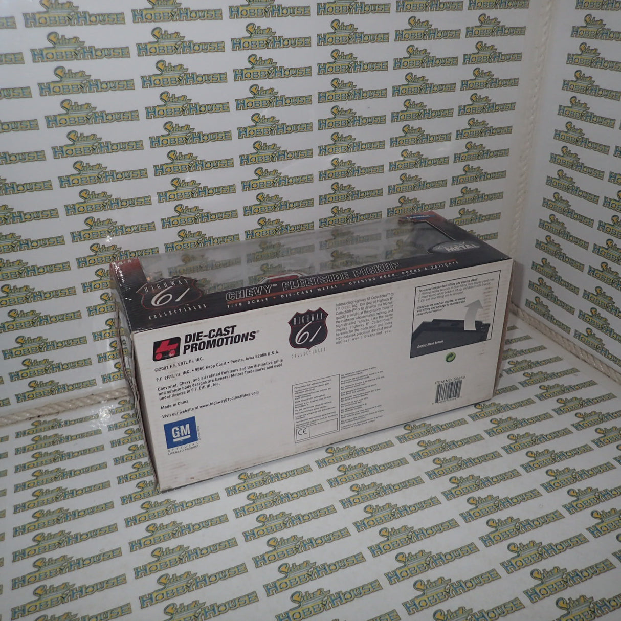 Highway 61 Collectibles 50559 - 1:18 Diecast - Chevy Fleetside Pickup - Red/White