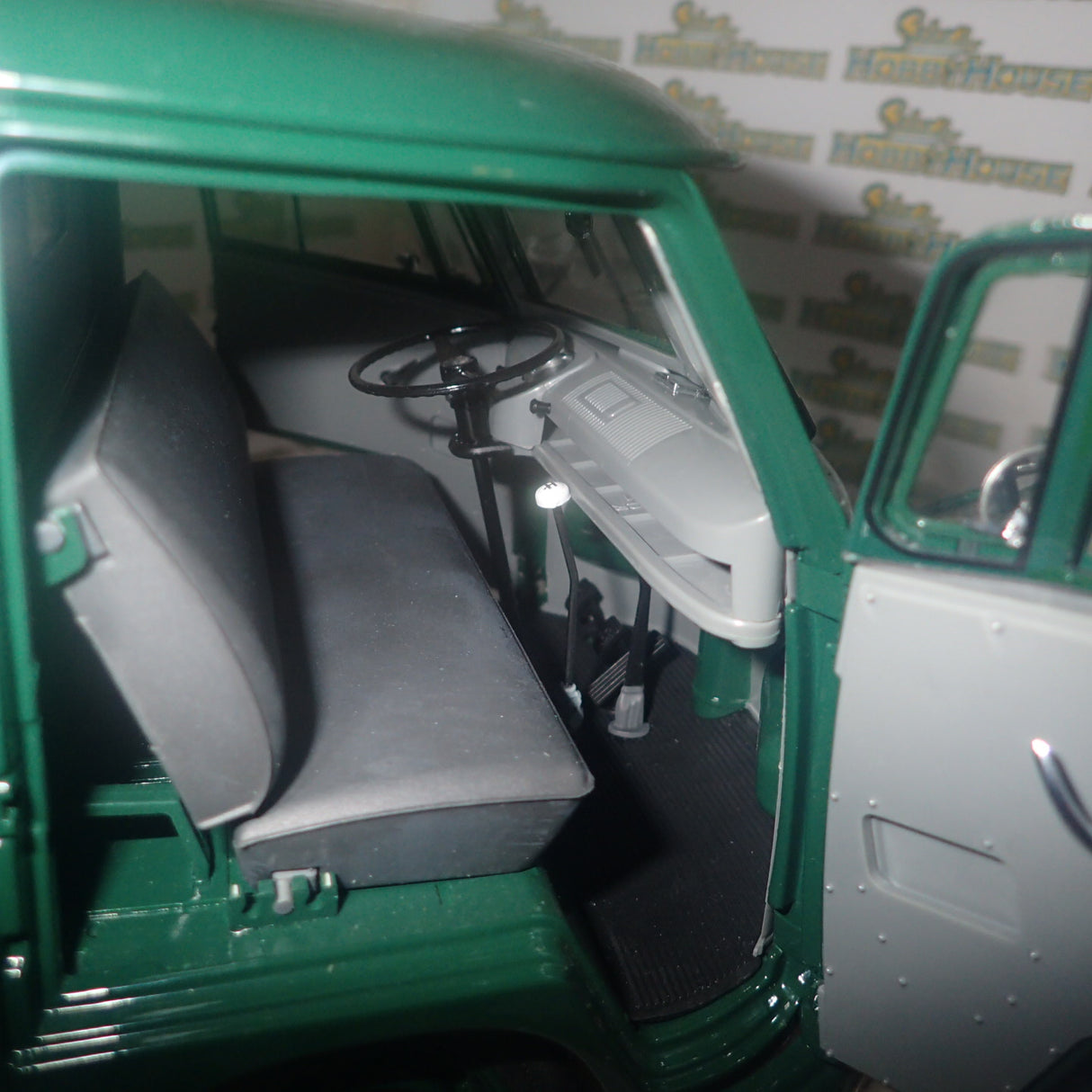 Sun Star 5082 - 1:12 1956 Volkswagen VW T1 Bus Van POLIZEI dark green
