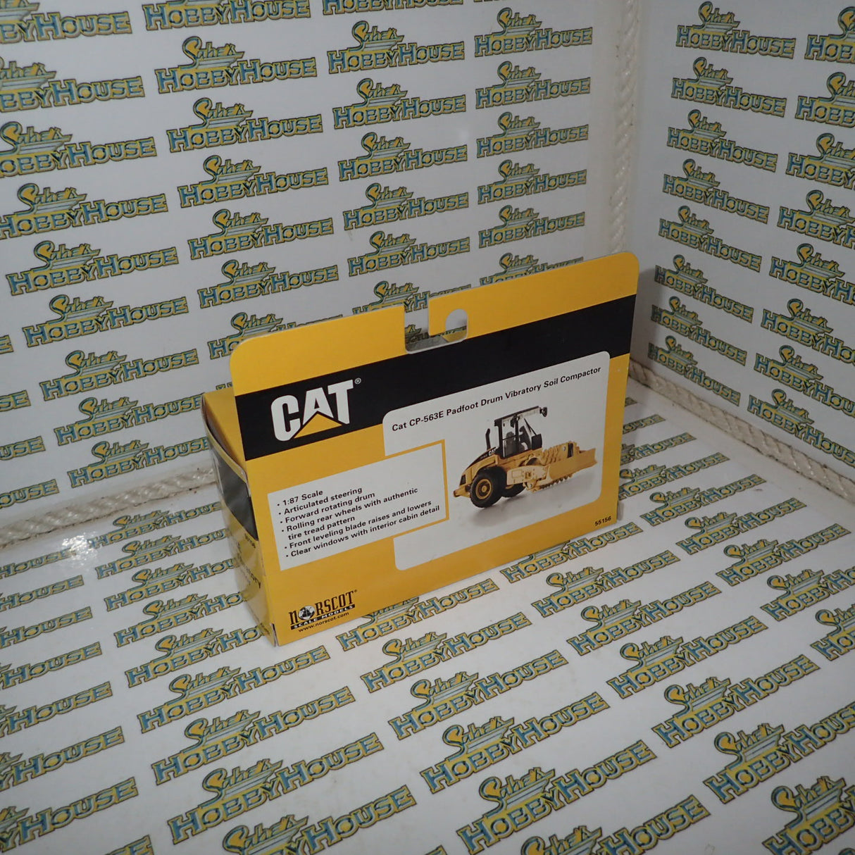 Norscot 55156 - 1/87 Scale Cat CP-563E Padfoot Drum Vibratory Soil Compactor Diecast Scale Model Replica