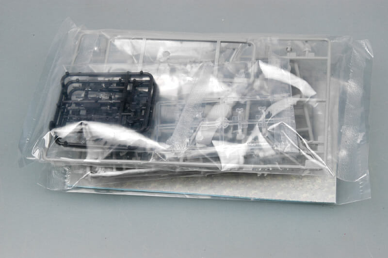 TRUMPETER - 1:35 scale - 00424 Modern U.S.Army Armor Crewman & Infantry