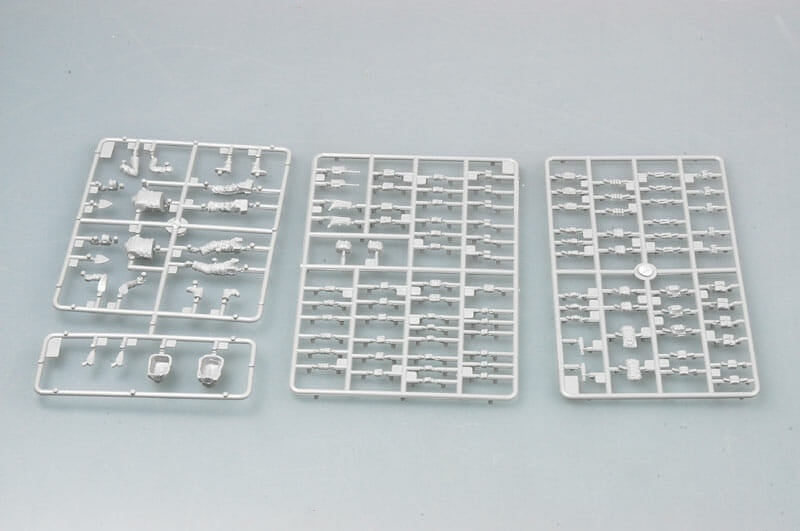 TRUMPETER - 1:35 scale - 00424 Modern U.S.Army Armor Crewman & Infantry