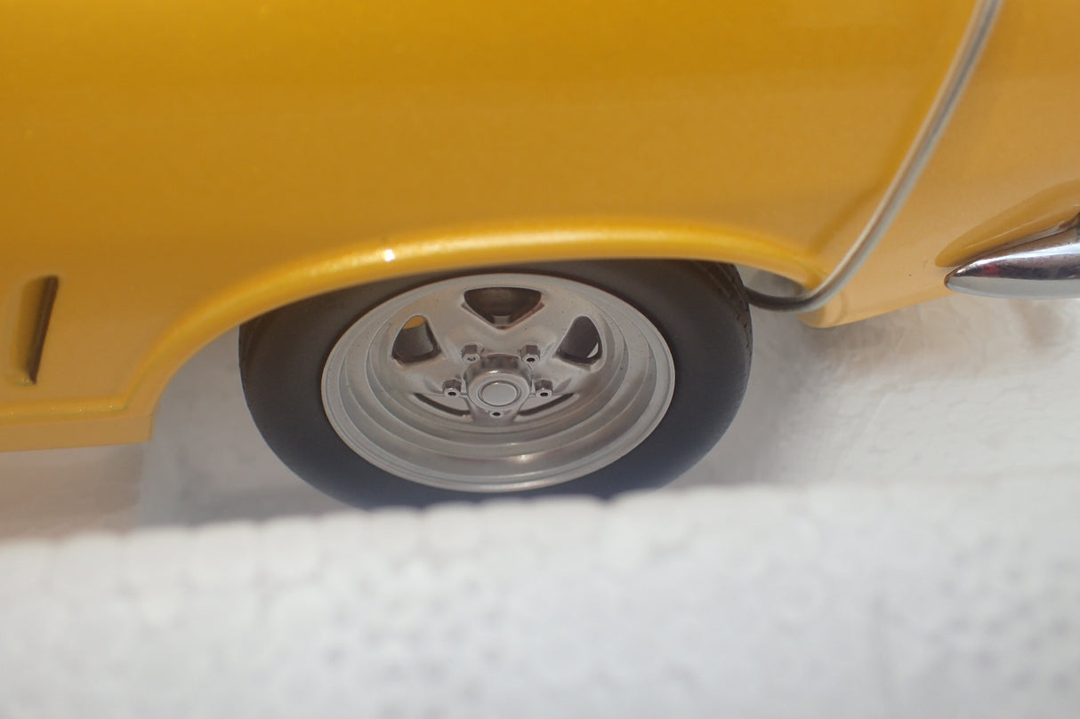 Autoart 72577 - 1/18 Scale - Holden LJ Torana GTR XU-1 Street Machine in Metallic Yellow Diecast Scale Model Replica