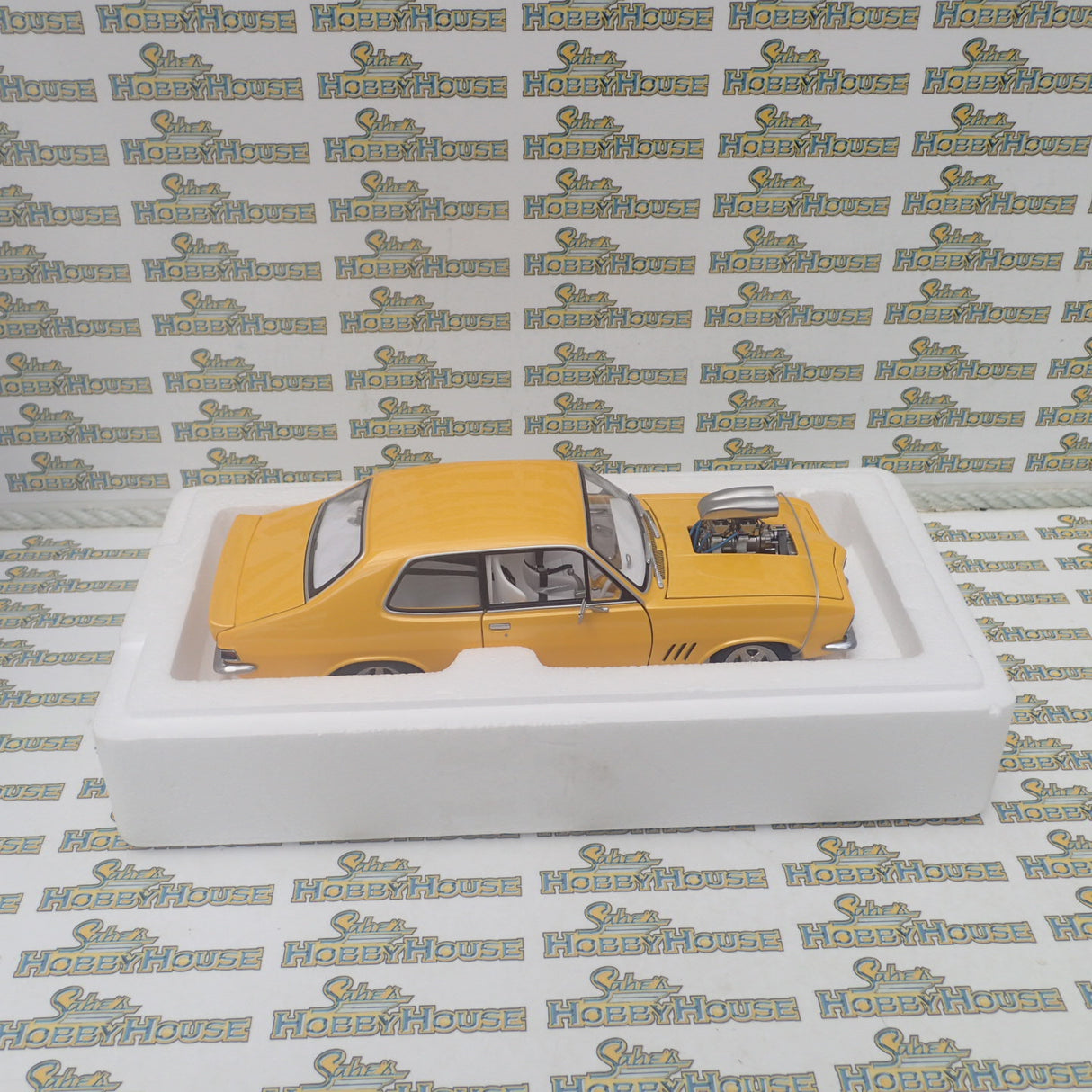 Autoart 72577 - 1/18 Scale - Holden LJ Torana GTR XU-1 Street Machine in Metallic Yellow Diecast Scale Model Replica
