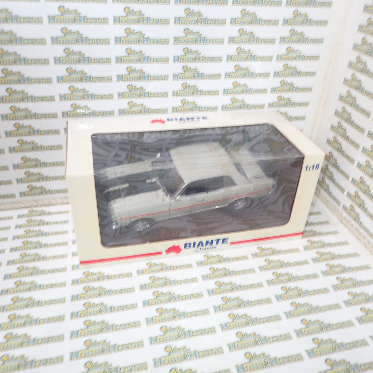 Biante 72757 - 1/18 Ford XY Falcon GTHO Phase 3 Quicksilver Die-Cast Replica