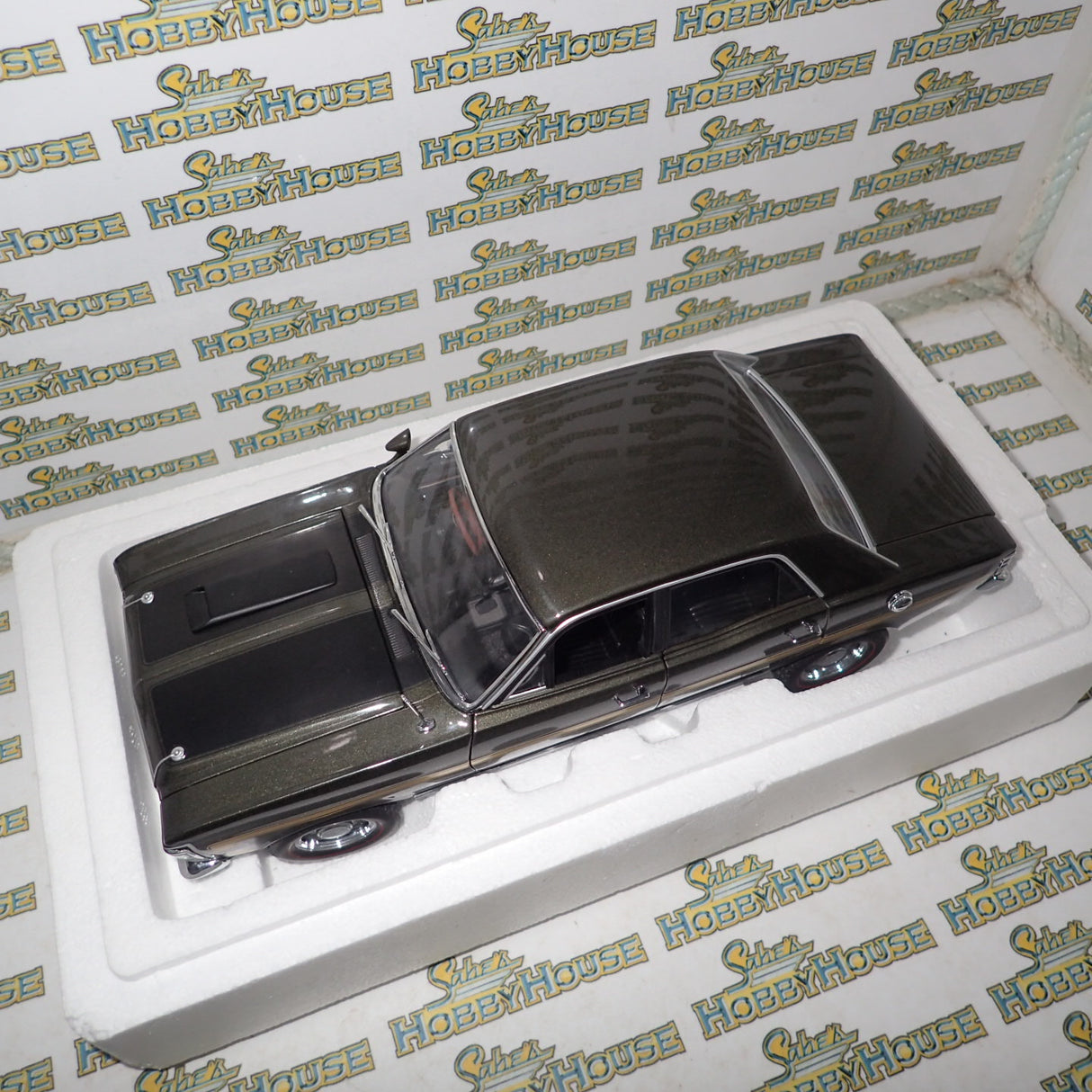Biante 72872 - 1:18 Ford Falcon XW GTHO Phase 2 Reef Green Die-Cast Replica