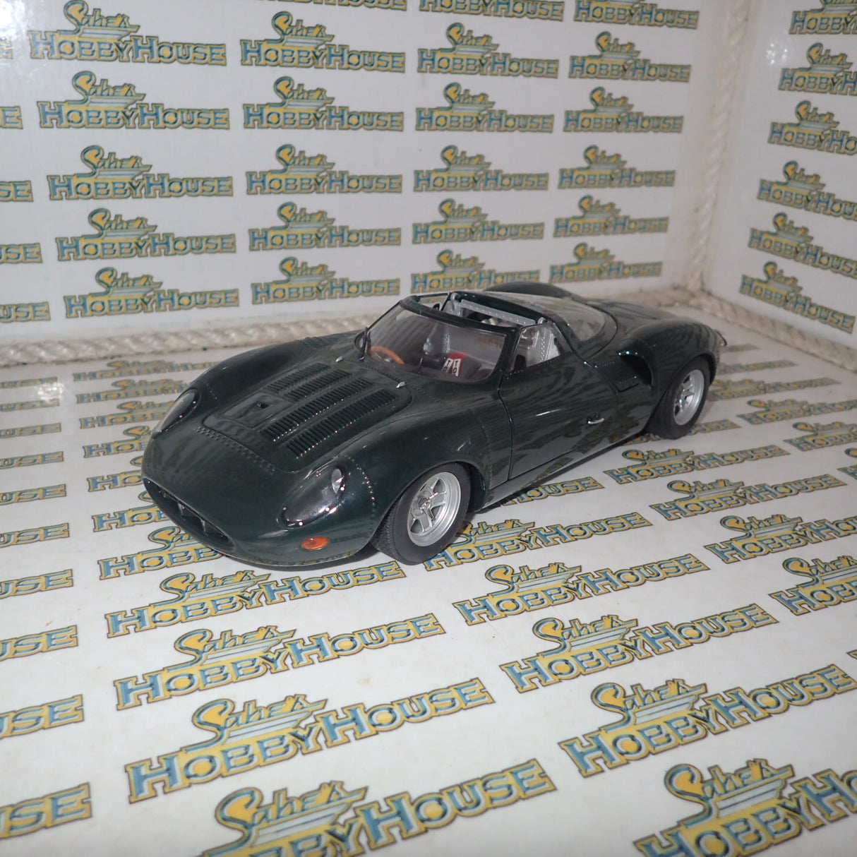 Autoart Millennium 73541 - 1/18 Jaguar XJ 13 Diecast Scale Model Replica